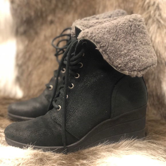 ***SOLD***Ugg Zea shearling lined wedge - Picture 2 of 7